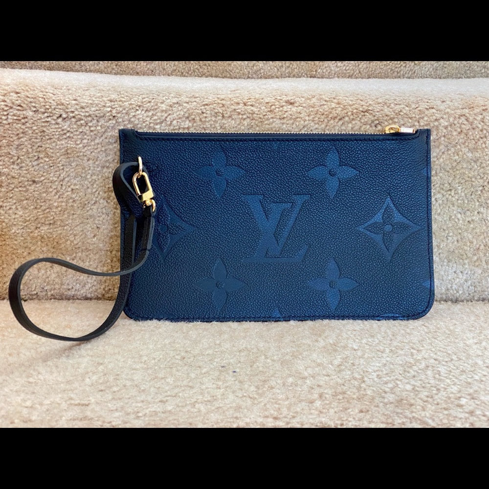 Louis Vuitton - Neverfull Pochette in Noir